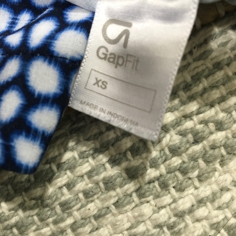 GapFit Elastic Waist Joggers | Silky Capri Pant - Picture 6 of 7